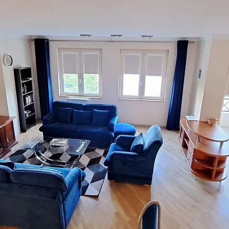 Golden Delight Apartment *