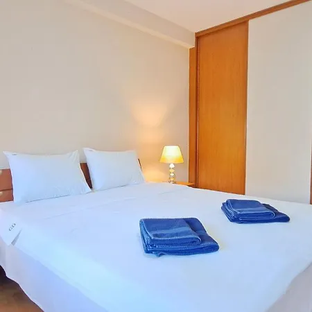 Golden Delight Apartment *