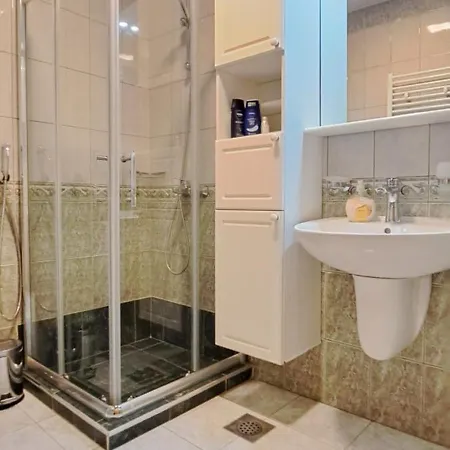 Golden Delight Apartment *