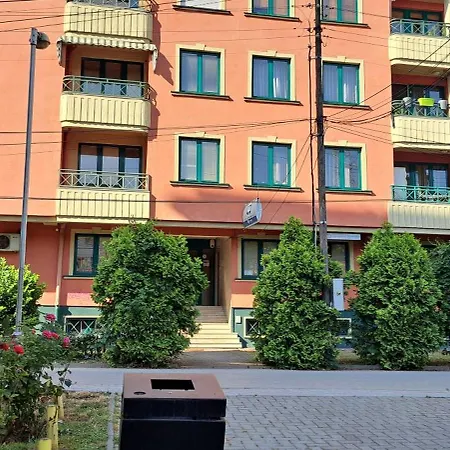 Golden Delight Apartment *